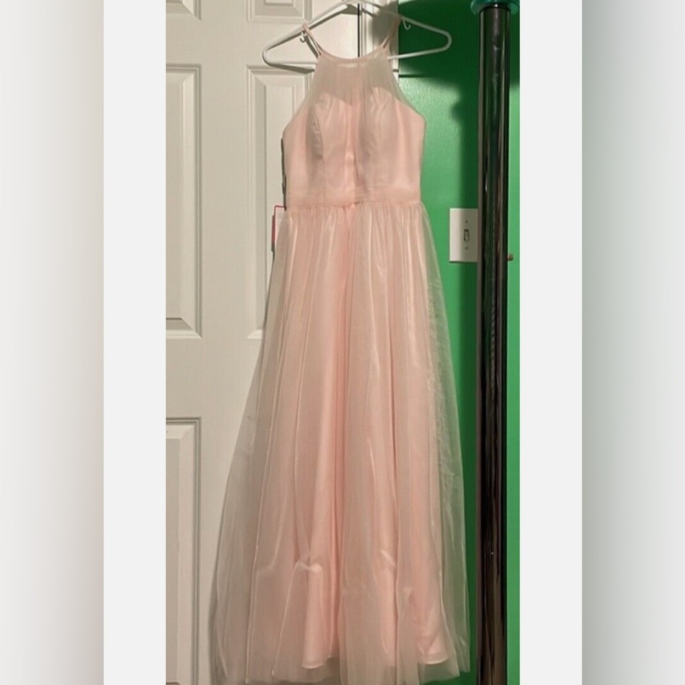 Women’s lot of 4 evening gowns, bridesmaids dresses, prom or homecoming dresses